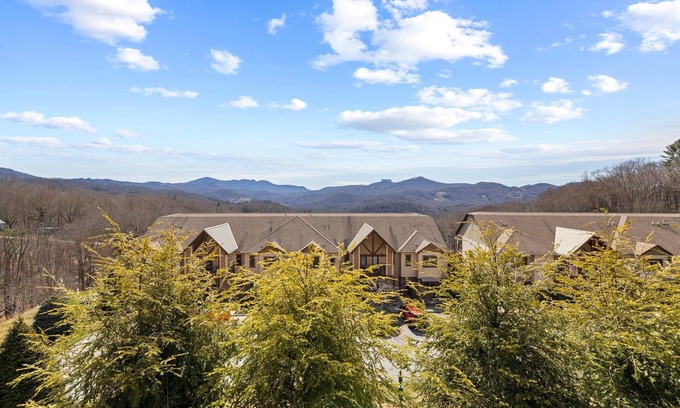 Banner Elk Condo | Beautiful 1 Level Condo with Grandfather and Sugar Mountain Views