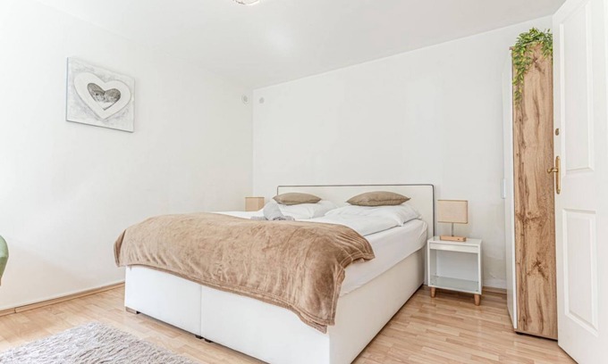 Nibelungen-Viertel Apartment | Beautiful 1BR Apt, 10 Min to Westbahnhof