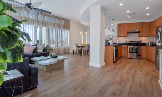 South Eola Apartment | Beautiful 2/2 PENTHOUSE in Downtown Orlando