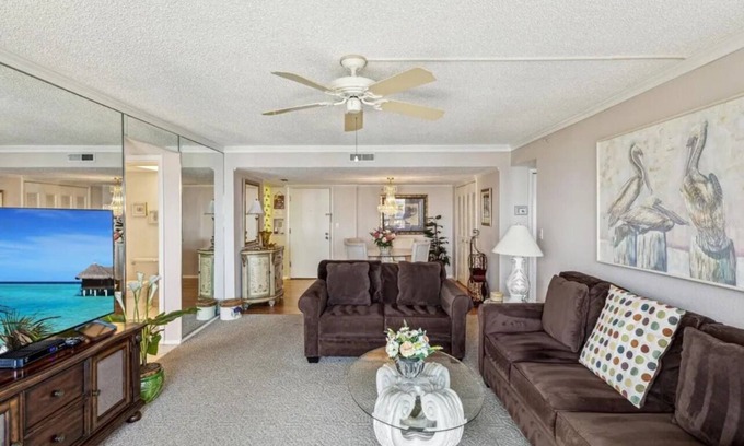 Island Estate Condo | Beautiful 2 bedroom 2 bath condo on Clearwater Beach close to beach!