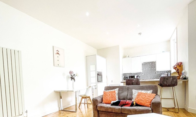 Greenwich Apartment | Beautiful 2-Bed Apartment in London