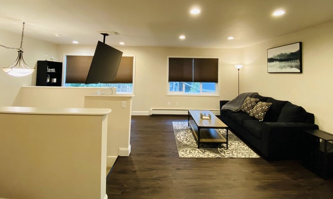 Bayshore - Klatt Apartment | Beautiful 2 bedroom apartment with private garage