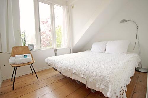 Helmersbuurt House | Beautiful 2 floor Vondelpark apartment.