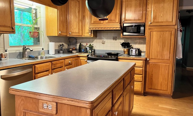 Chanteloup Estates House | Beautiful 2-story home minutes from Downtown Hendersonville