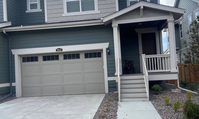 Commerce City House | Beautiful 2022 Constructed Patio Home. Sleeps up to 6 people. 10mins DIA Airport