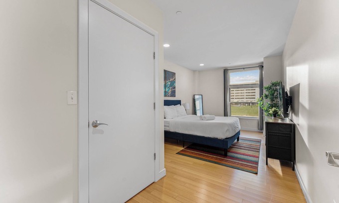 Dorchester Apartment | Beautiful 2BD/2BA in Southend Boston 2336