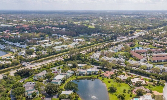 Pine Woods Condo | BEAUTIFUL - 2BEDROOM/2BATH - NAPLES BATH AND TENNIS CONDO