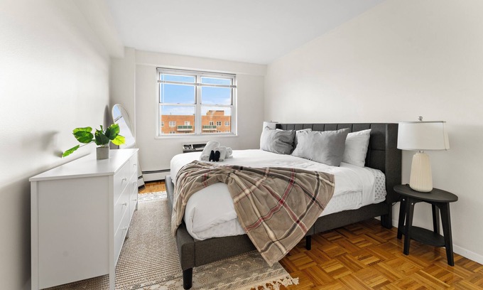 Brookline Apartment | Beautiful 2BR Next to BU 7833