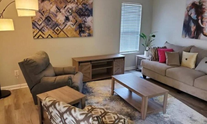 Greensboro House | Beautiful 3/2 Home. Walking distance from Coliseum.