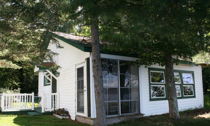 Minocqua Cabin | Beautiful 3 Bdrm Cabin, 10 Ft. from shore on Lake Shishebogama in Minocqua, WI