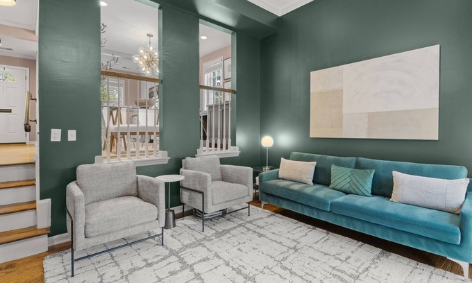 Old Town Alexandria House | Beautiful 3-Bdrm Home <> Park 2 Cars <> King Bed
