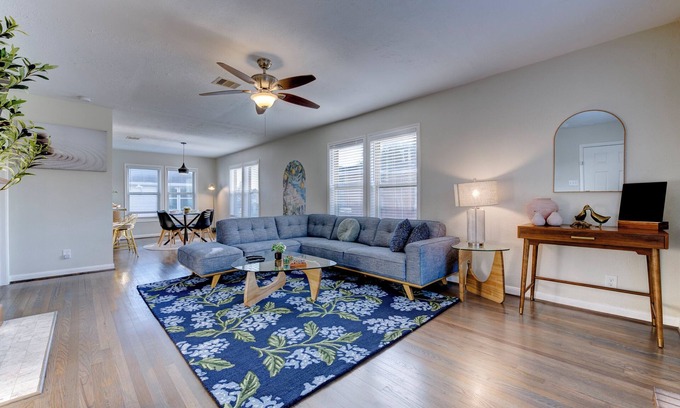 MacGregor House | Beautiful 3-bed house with private fence and automated gate in vibrant Houston