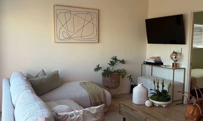 Sand Section Condo | Beautiful 3-bedroom condo with AC in Manhattan Beach