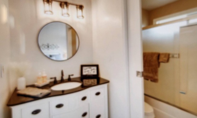 Upper Lake House | Beautiful 3 Bedroom 2 Bath house in an ideal location