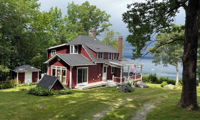 Bayside House | Beautiful 3-bedroom house on the bay in Bayside, a historic village in Northport