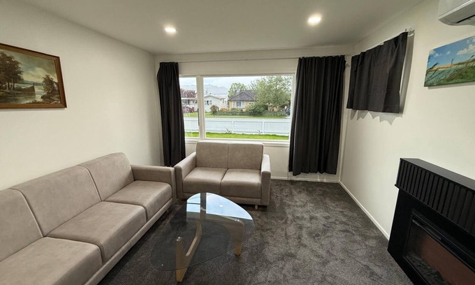 Trentham House | Beautiful 3-bedroom house in Upper Hutt Central