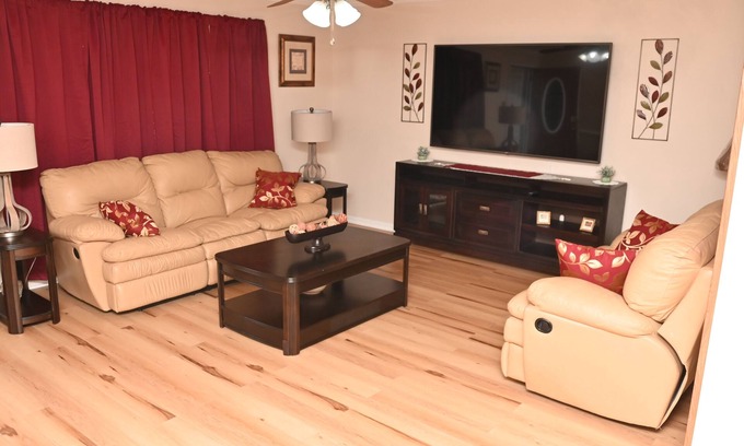 Pine Forest House | Beautiful 3-bedroom House Close to Ft. Liberty and I-295.