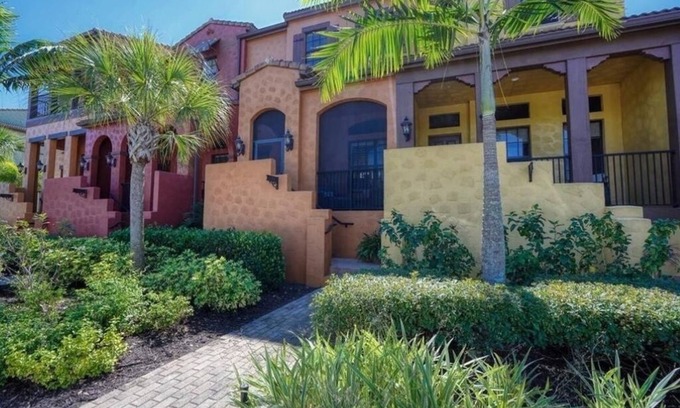 Biggar Condo | Beautiful 3 BR 2.5 Bath Paseo Townhome in a Quad