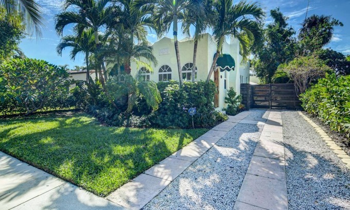 Flamingo Parks Apartment | Beautiful 3 Br. Single family (230651) by Houzlet