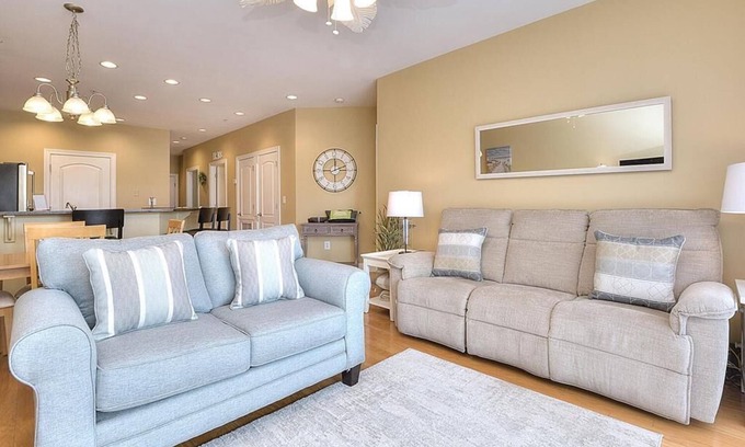 Yaupon Beach Condo | Beautiful,3BR/2BA Oceanview Condo-POOL-ELEVATOR-HOT TUB-Sleeps9