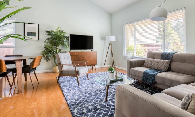 Fremont House | Beautiful 3BR House in Fremont w/ Parking