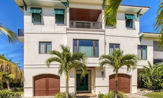 Whitney Beach House | Beautiful 4-bedroom house walking distance to beach and restaurants Longboat Key