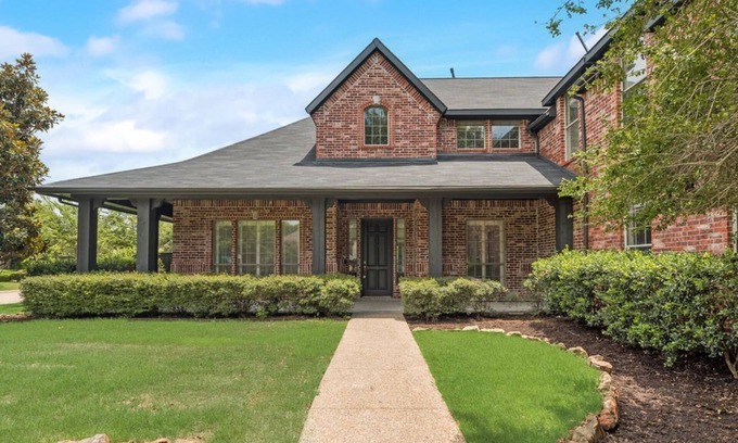 Allen House | Beautiful 4-bedroom house - Large backyard and pool & SPA - Games & smart TVs