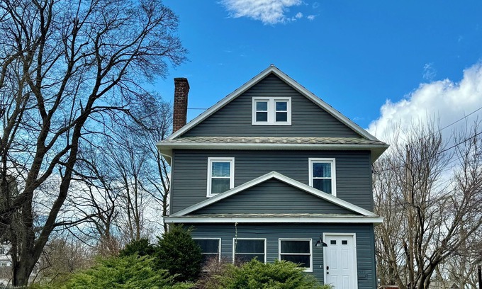 Troy House | Beautiful 4 Bedroom House Next To RPI