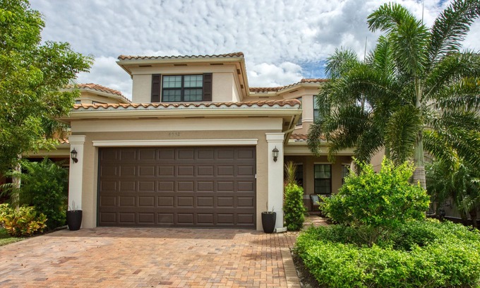 Naples House | Beautiful 4 Bedroom Pool Home
