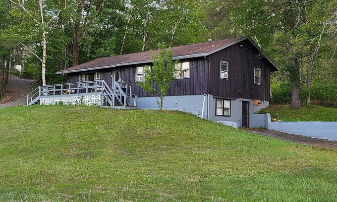 Lake George House | Beautiful 4 Bedroom on top of Mountain With Mountain Views and Pool