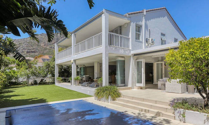 Westlake House | Beautiful 4 bedroom home in security estate