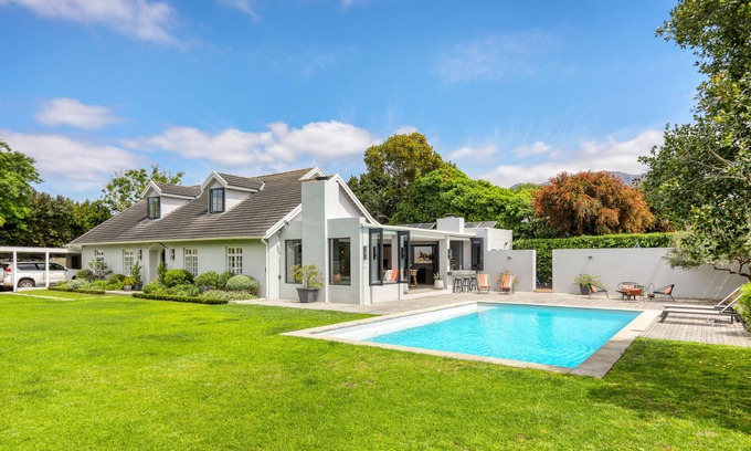 Constantia House | Beautiful 4 bedroom home