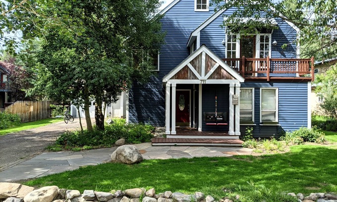 Crested Butte House | Beautiful 4 br/3 ba with huge yard & 2 living areas
