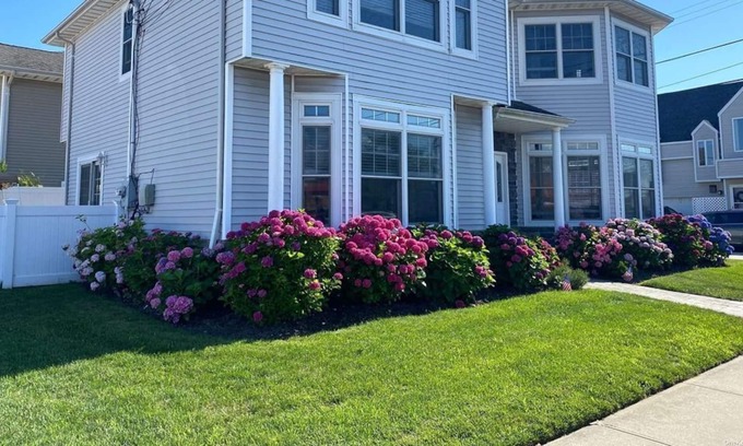Point Lookout Apartment | Beautiful 4 Br. Single Family (21130) by Houzlet