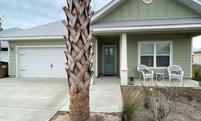 Port St. Joe House | Beautiful 4bd house super short walk to the beach! HEATED POOL