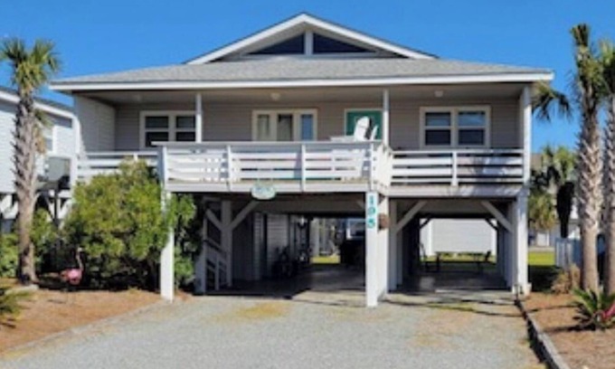 Ocean Isle Beach Cottage | BEAUTIFUL 4BR/3BA BEACH COTTAGE STEPS AWAY FROM BEACH ACCESS.