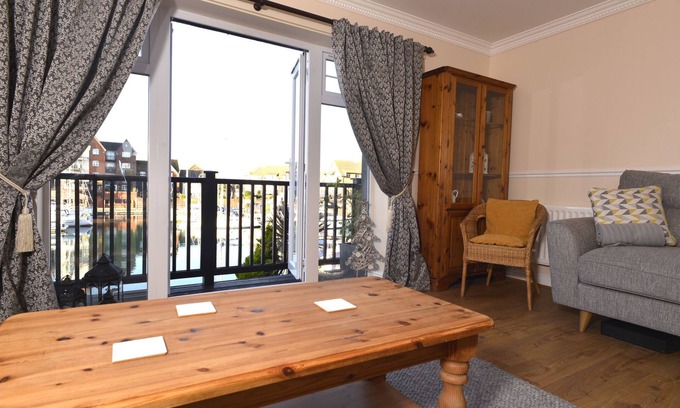 Eastbourne House | Beautiful 5-bedroom home on the waters edge of Sovereign Harbour