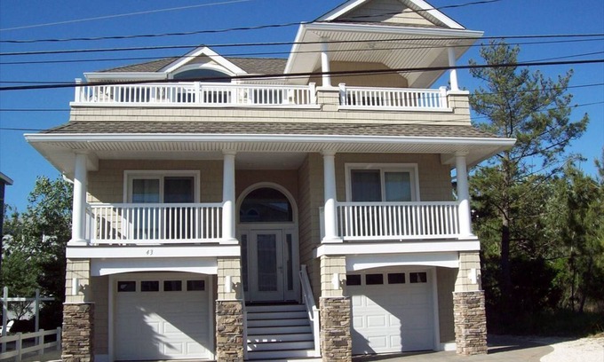Surf City House | BEAUTIFUL 5 BEDROOM ON THE OCEANSIDE OF SURF CITY