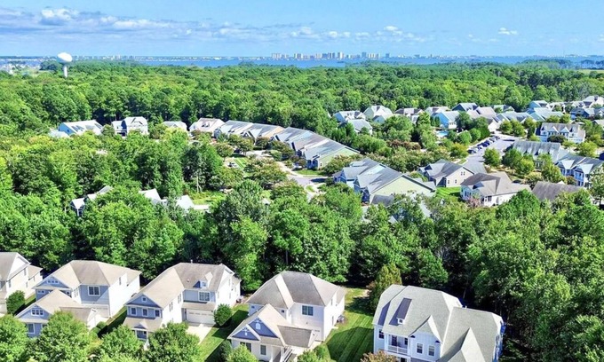Sun Ridge House | Beautiful 5 Bedroom House at Beautiful Bayside Resort - 8 min walk to pool!