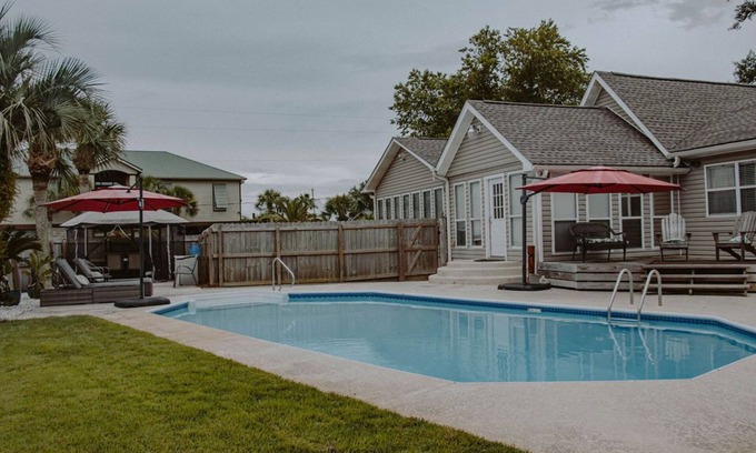 Gulf Breeze House | Beautiful 5bd/3ba in Gulf Breeze, Heated Private Pool & Pet Friendly!