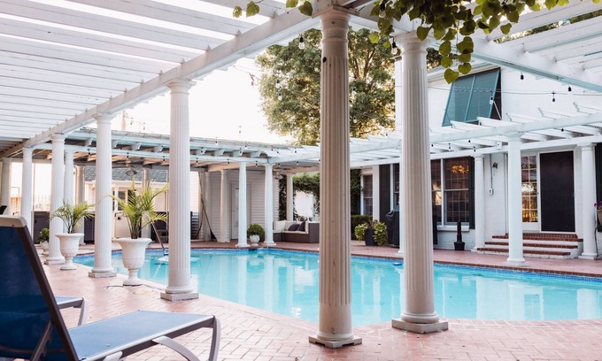 Fayetteville House | Beautiful 6-bed home with pool and 2 hot tubs