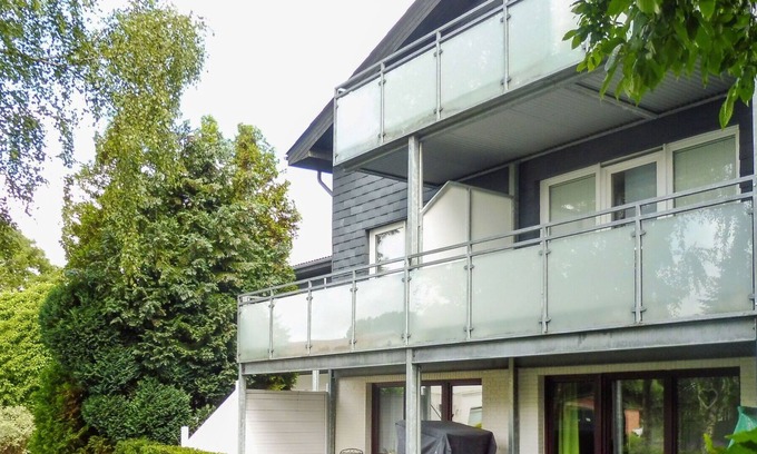 Warwerort House | Beautiful apartment in villa for 6 people with WIFI, TV, balcony, pets allowed and parking