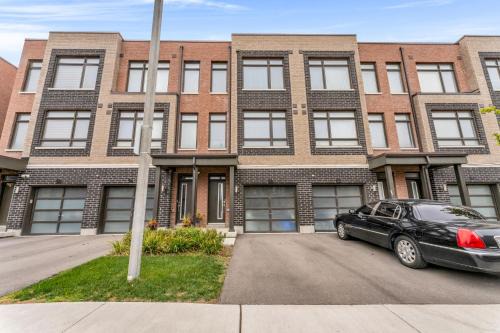 Vaughan House | Beautiful absolutely stunning townhome