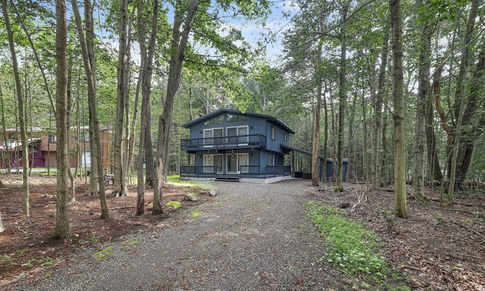 Tobyhanna Villa | Beautiful and comfortable Home in Tobyhanna. Violet Villa in Poconos Mountain.