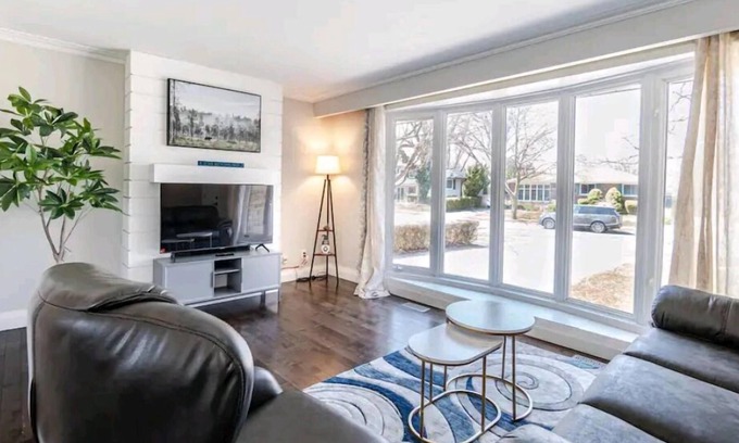 Burlington House | Beautiful and Cozy Bungalow