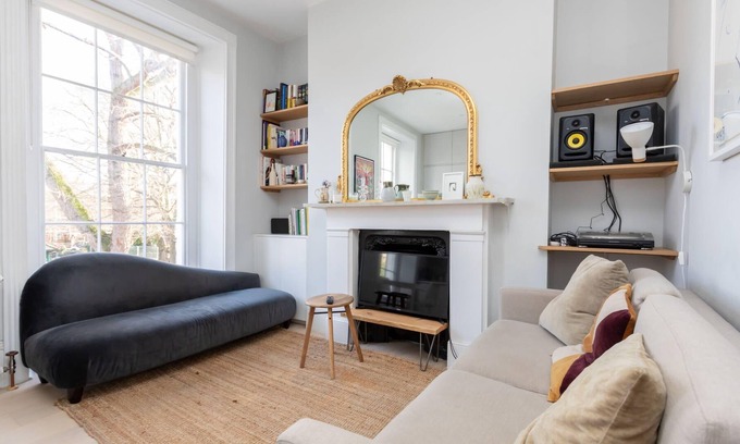 Homerton Apartment | Beautiful and Light 1 Bedroom Flat near Hackney Central
