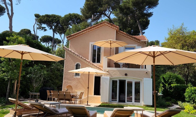 Cap-d'Antibes Villa | Beautiful and luxurious villa on cap d antibes