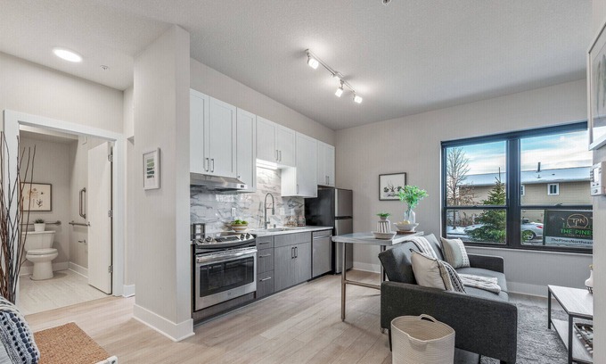 Marcy-Holmes Apartment | Beautiful and Pet Friendly in Quiet Neighborhood!