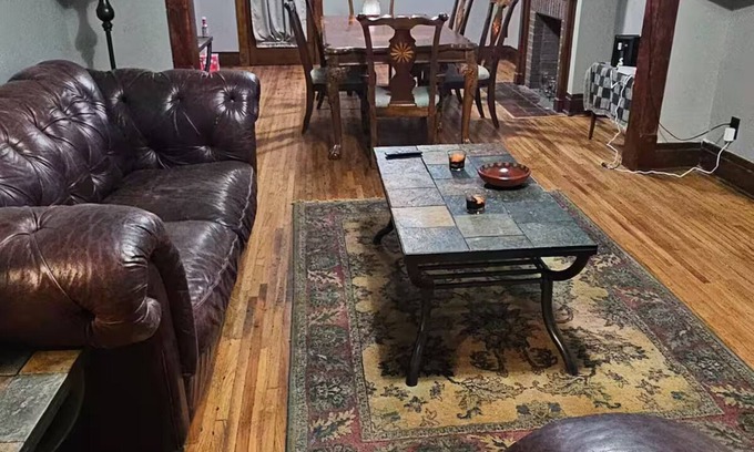 Niagara Falls Hotel | Beautiful and Spacious Single Family Home