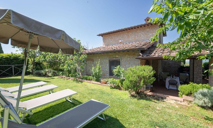 Gaiole in Chianti House | Beautiful apartment in villa for 4 guests with pool, A/C, WIFI, TV and pets allowed